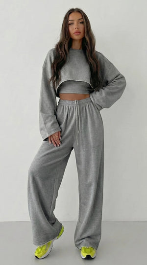 Lässiger Sweater-Anzug für Damen 2023 Mode Pullover Langarm Nabel-Sweater + Trägerhose mit geradem weitem Bein, dreiteiliges Set
