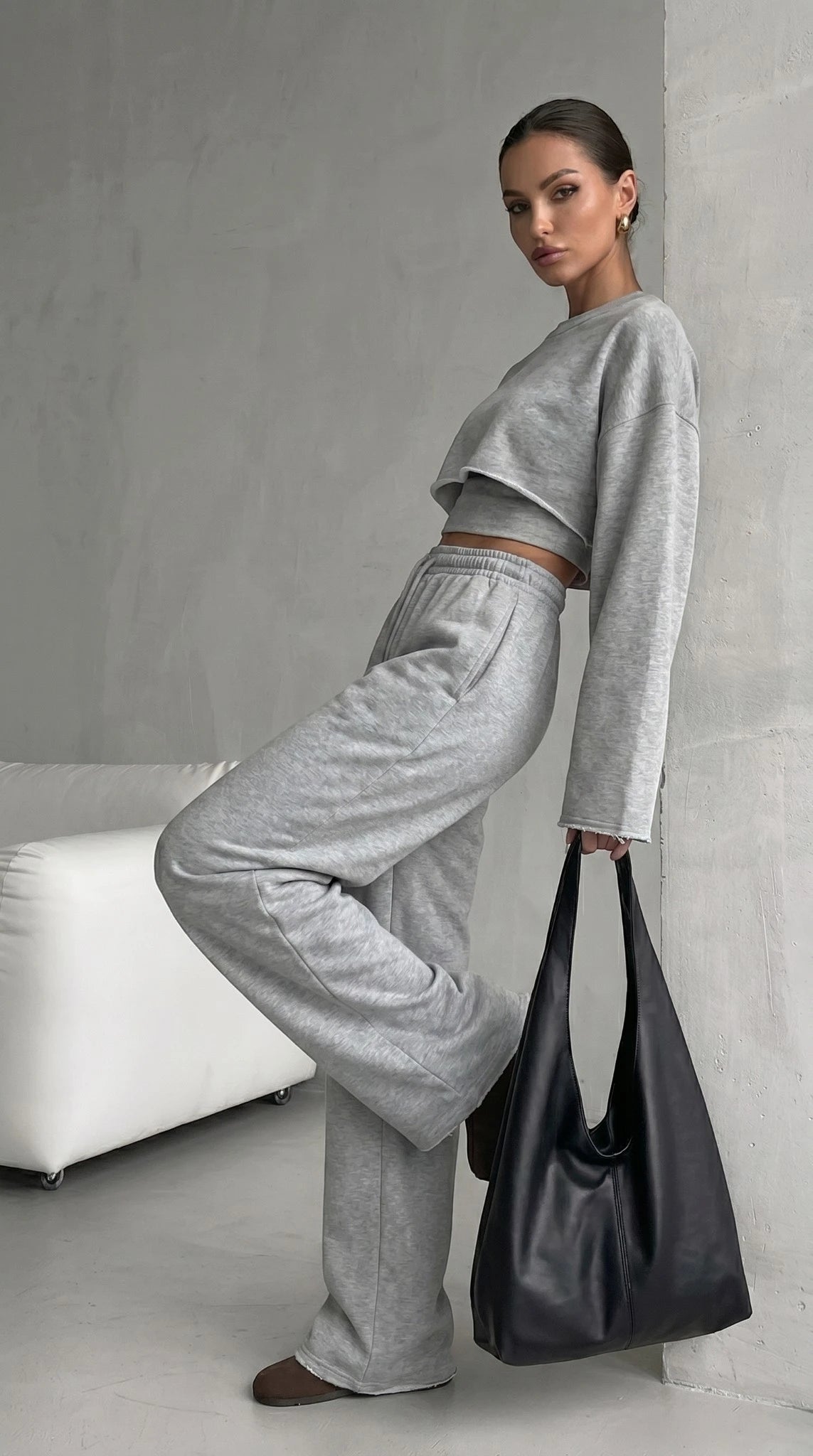 Lässiger Sweater-Anzug für Damen 2023 Mode Pullover Langarm Nabel-Sweater + Trägerhose mit geradem weitem Bein, dreiteiliges Set